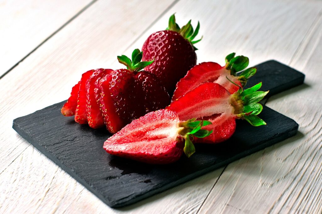 strawberries, slate, eat-6309951.jpg